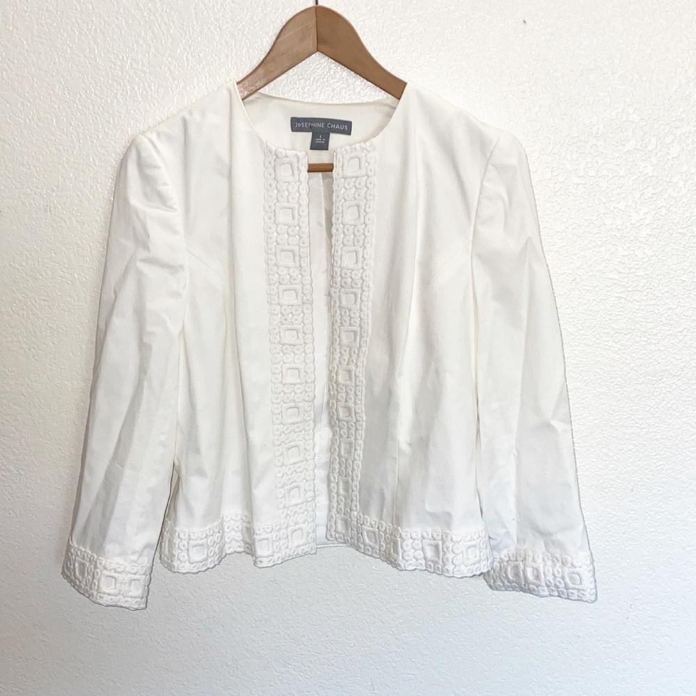 Josephine Chaus White Pattern Hook Closure Blazer